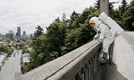 thumbs astronaut suicides neil dacosta 13 Самоубийства астронавтов