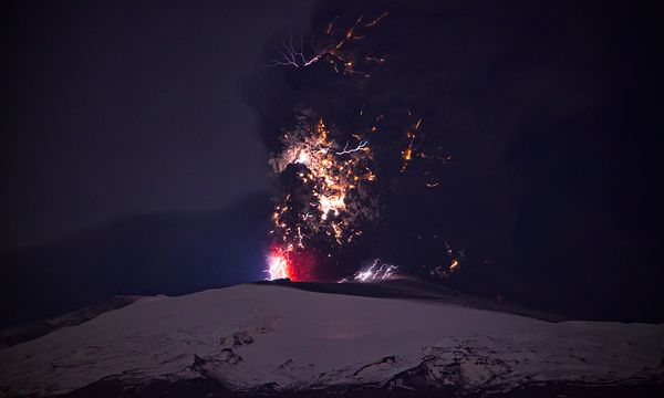 iceland volcano lightning 5 19117 600x450 Дым и молнии