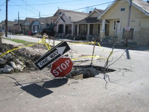 stop sign in pothole 300x225 Акселерометр на службе Бостона