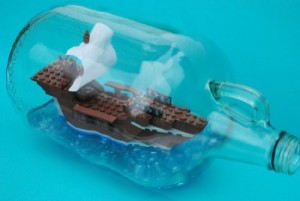 lego ship 300x201 Лего корабль в бутылке