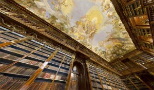worlds largest indoor photo1 300x175 Панорама библиотеки Страхова
