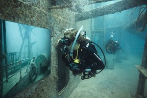 uw2 300x200 Выставка под водой