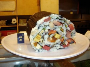 largest sushi dish Umewaka restaurant 300x224 Самое большое суши в мире