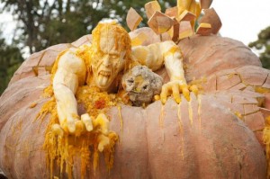 biggest carved pumpkin 550x366 300x199 Зомби из тыкв