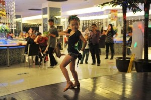 Huang Doudou 550x366 300x199 7 летняя танцовшица