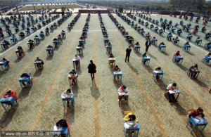 outdoor tests 300x195 Борьба со списыванием в Китае