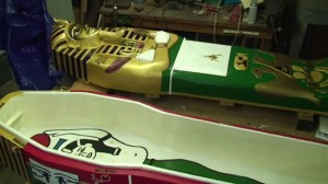 Egyptian coffin 300x168 Мужчина сделал себе египетский гроб